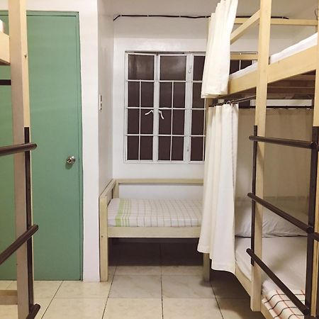 1 River Central Hostel Makati City Habitación foto