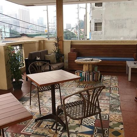 1 River Central Hostel Makati City Exterior foto