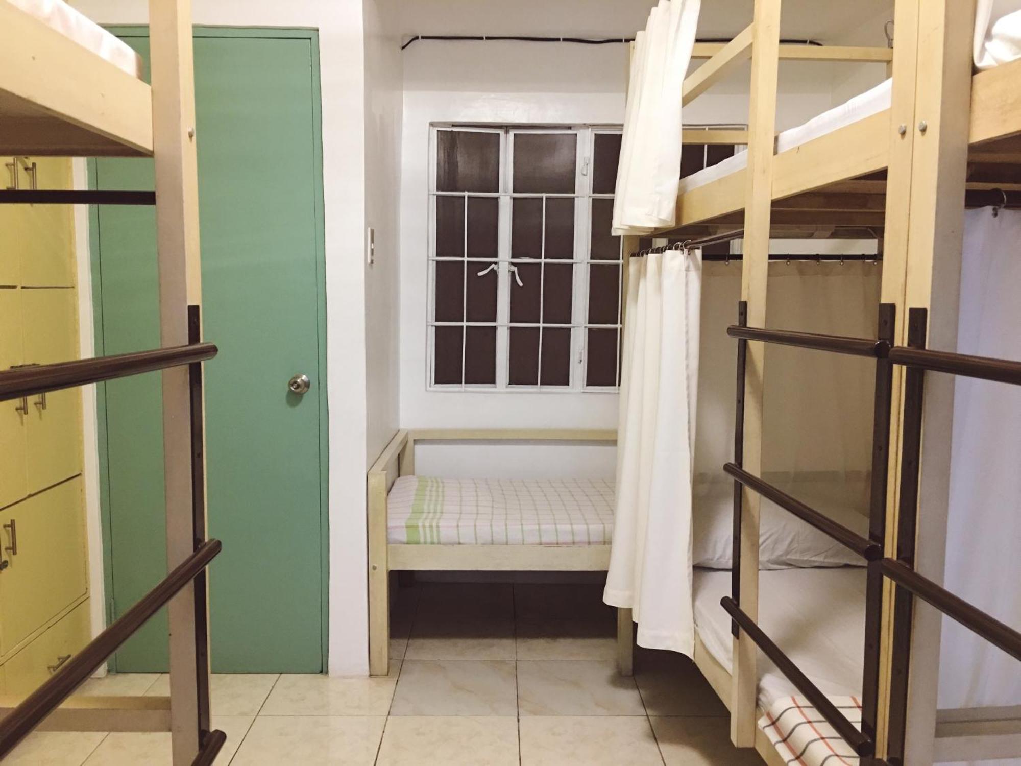 1 River Central Hostel Makati City Habitación foto