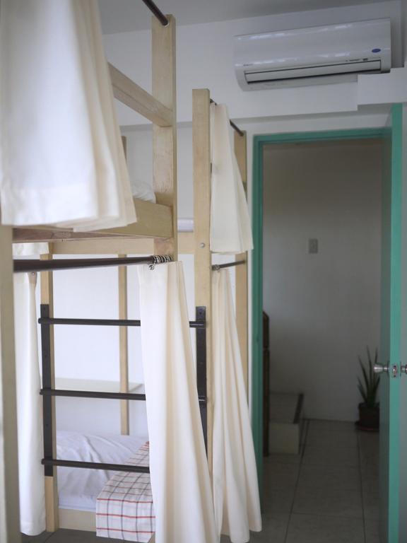 1 River Central Hostel Makati City Habitación foto
