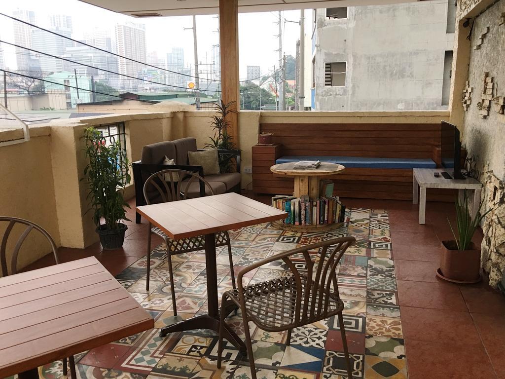1 River Central Hostel Makati City Exterior foto